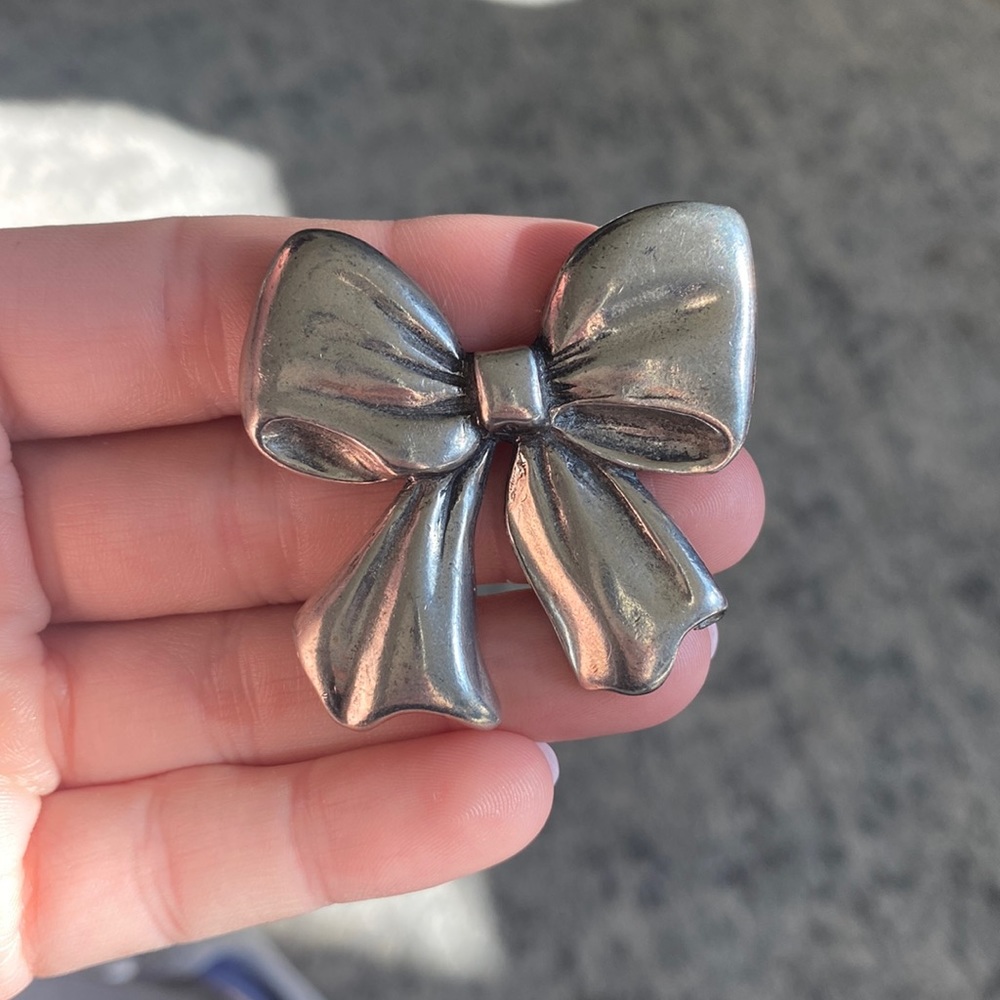 Lindsay Claire Fine Pewter Bow Brooch